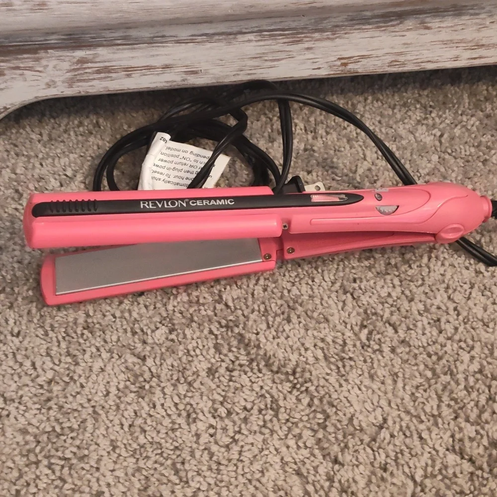 Mini hair straightener